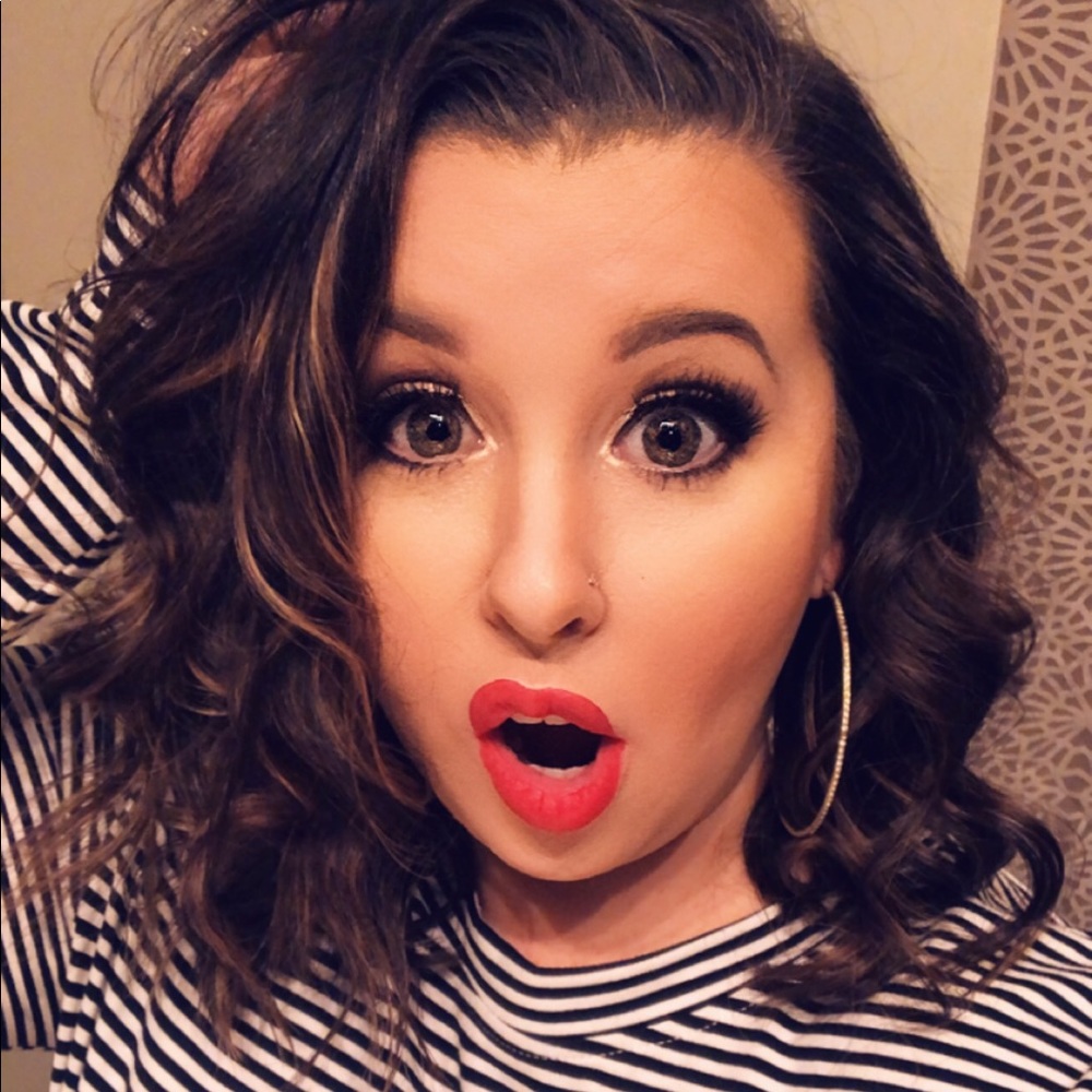 Meet your Posher, Angie